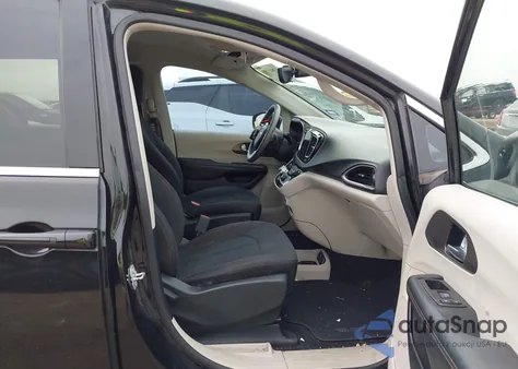 2017 Chrysler Pacifica Touring z USA, uszkodzony, nr VIN 2C4RC1DG2HR747712